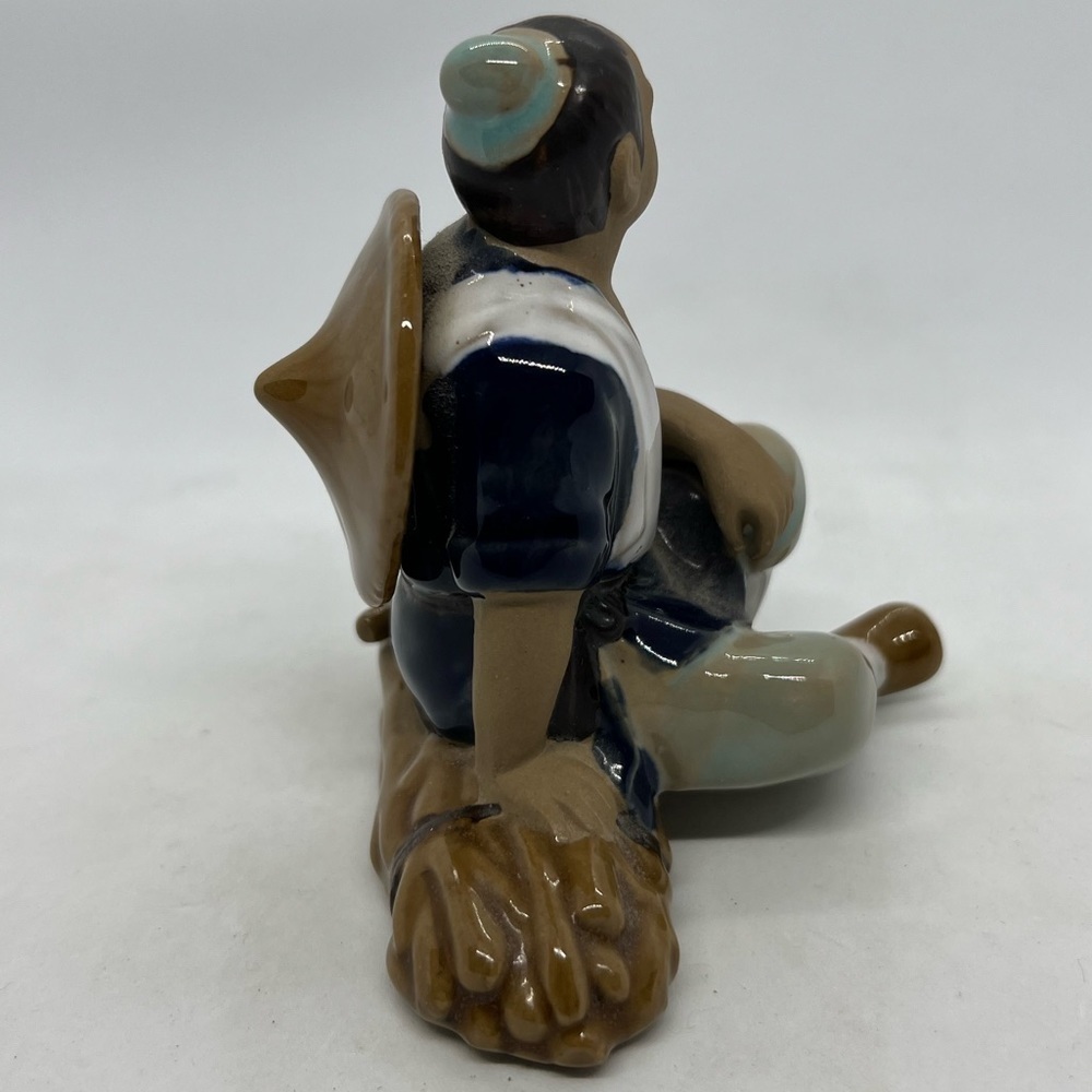 Vintage Chinese Wanjiang Mudman on Wood Pile w/ Axe & Hat Figurine-Signed - Picture 4 of 6